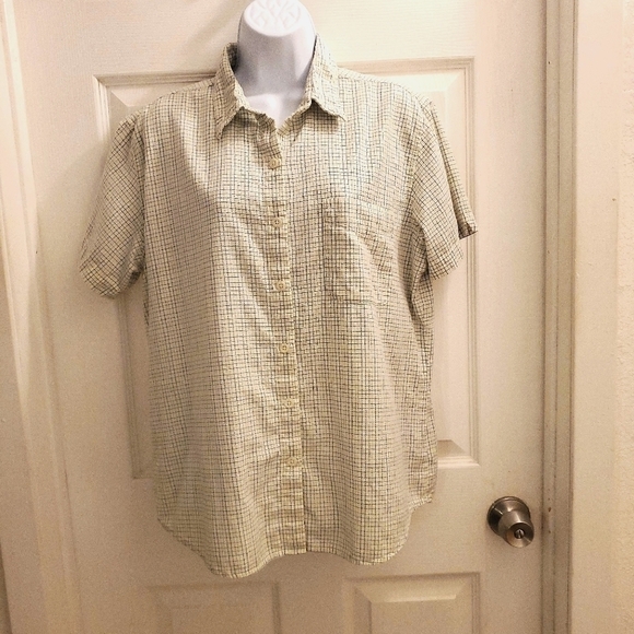 Columbia Tops - Columbia shirt button front s/s